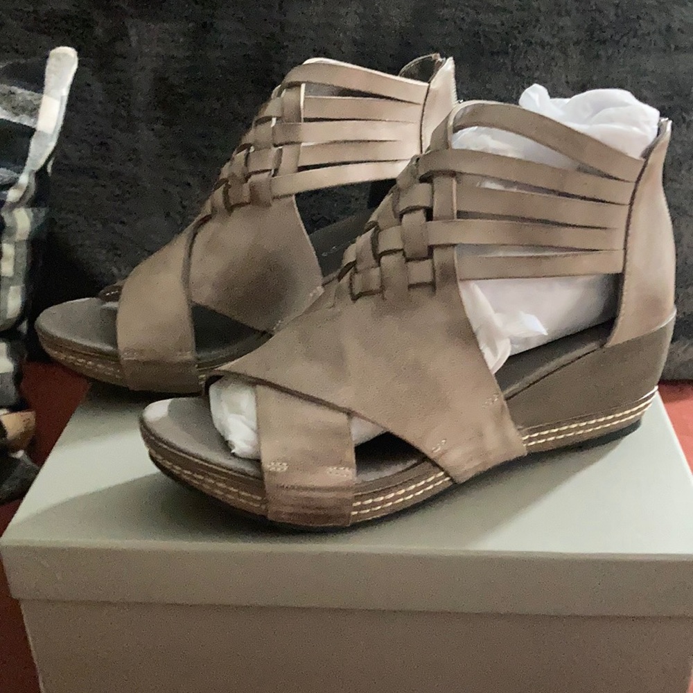 Antelope size 8 Gray